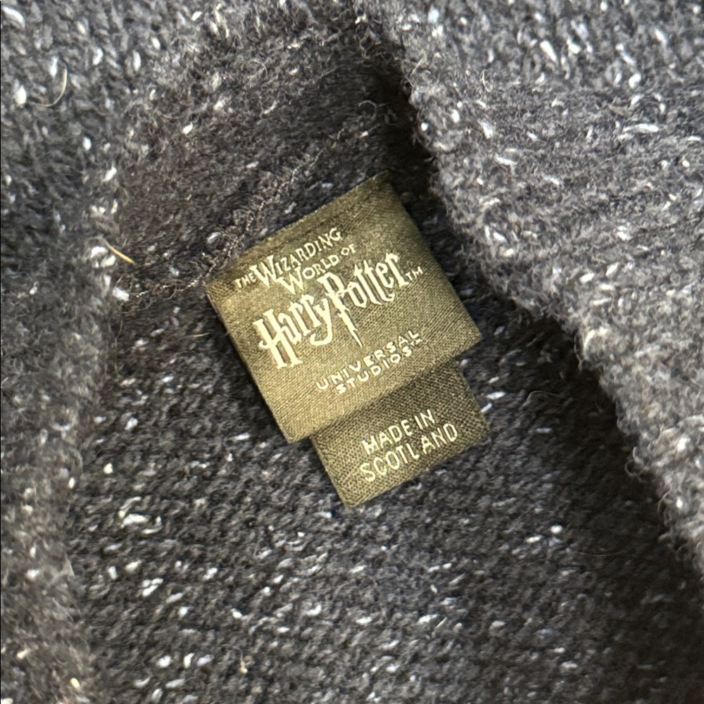 Harry Potter Universal Studios wool and silk blend knit “H” sweater sz M - Picture 8 of 10